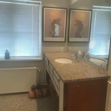 Smukt, Sjaelfuldt Og Charmerende Hus Midt I Odense.