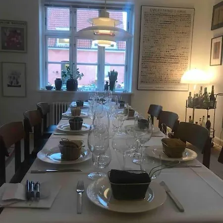 Βίλα Smukt, Sjaelfuldt Og Charmerende Hus Midt I Odense.