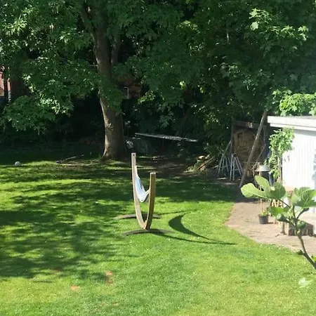 Smukt, Sjaelfuldt Og Charmerende Hus Midt I Odense.